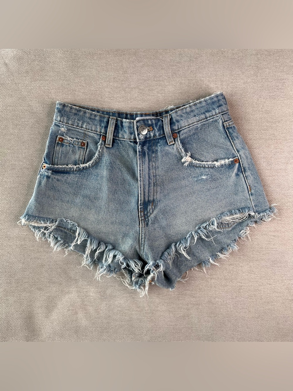 Zara Medium Wash Blue Denim Jean Shorts Cutoff Frayed Hem Daisy Dukes Women’s 4